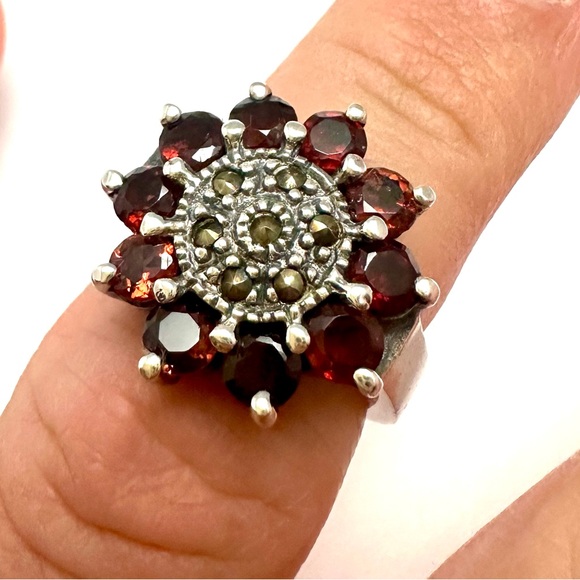 no brand Jewelry - Garnet And Marcasite Cocktail Ring Size 8 Silver 925 Vintage